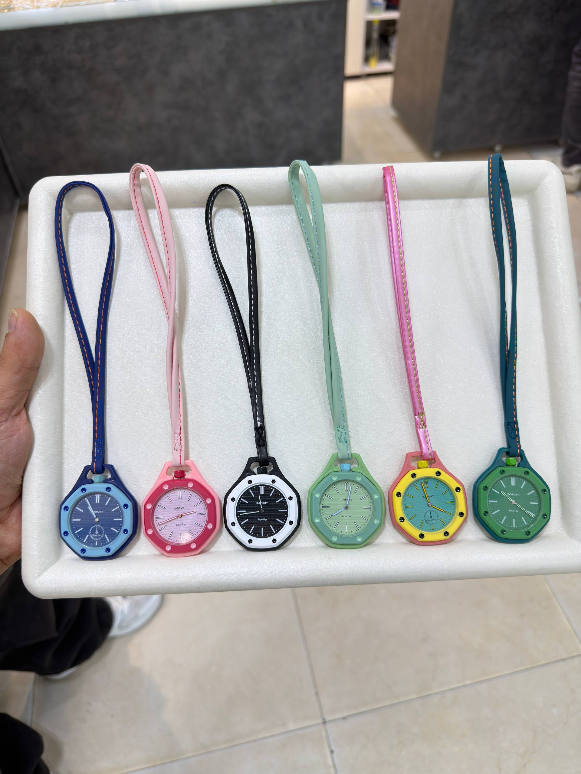 ساعت آویزی