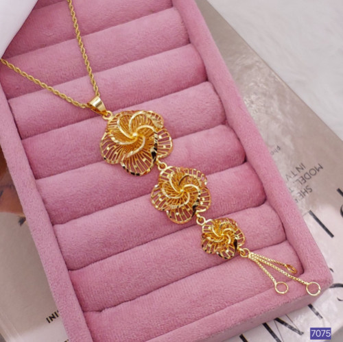 پلاک گل 3 طبقه در طرح های مختلف با زنجیر 60 سانت